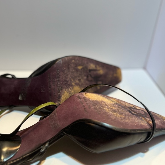 Donald Pliner black mud heel strap on pump - Picture 4 of 4